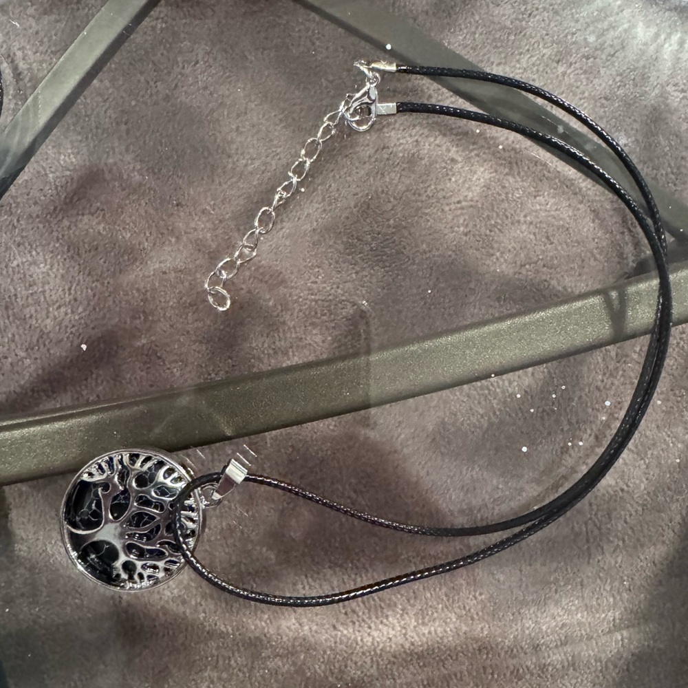 Silver Tree of Life Pendant Necklace. - Picture 4 of 5